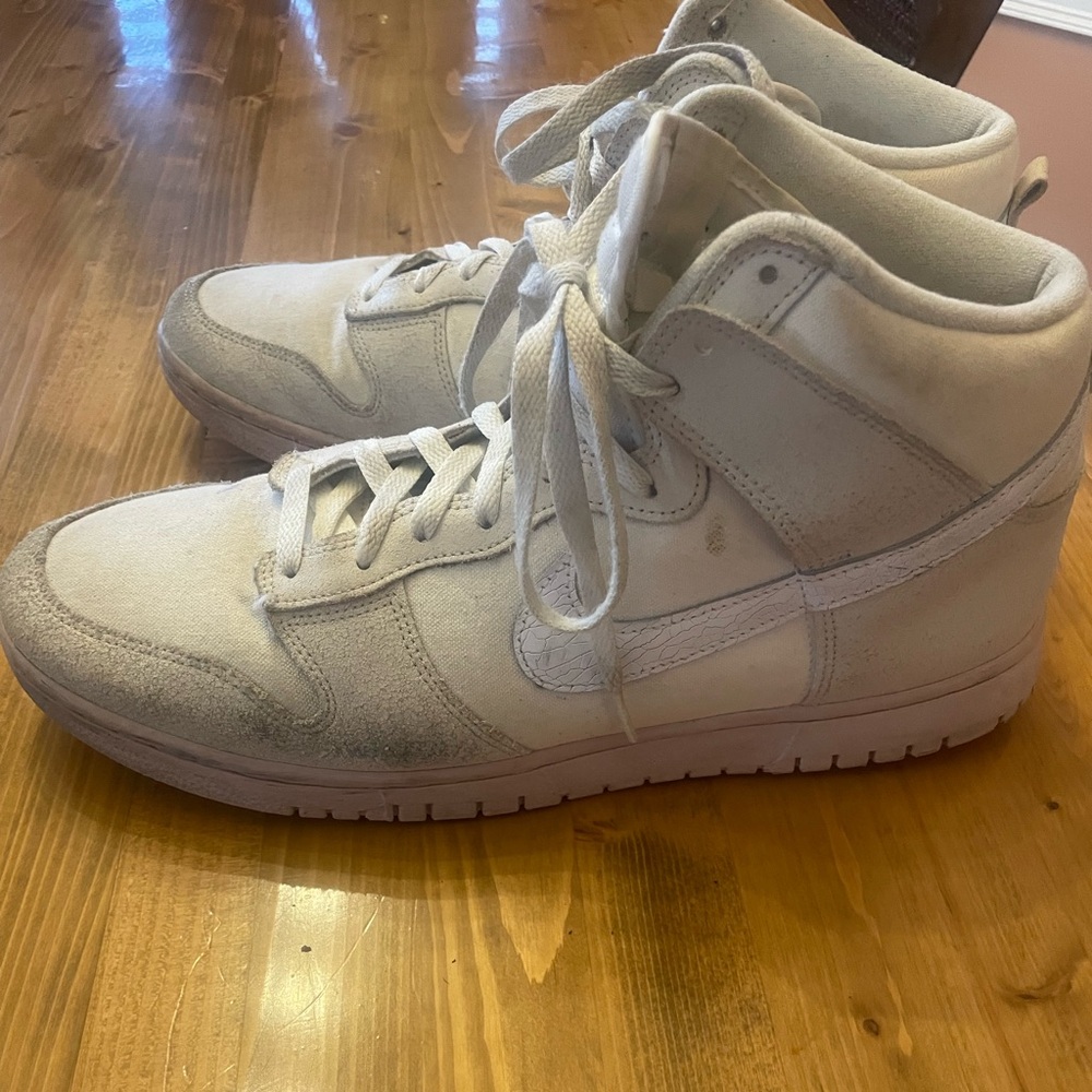 2022 Nike Dunk High Retro PRM
Cracked Leather Swoosh
Size 13